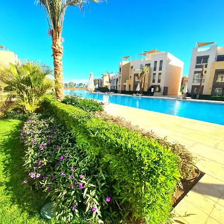 Fabulous Sea View 1 Bedroom & Private Garden To The Pool At Mangroovy