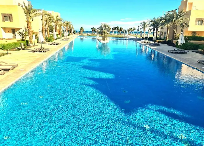 Fabulous Sea View 1 Bedroom & Private Garden To The Pool At Mangroovy Apartman Gurdaka
