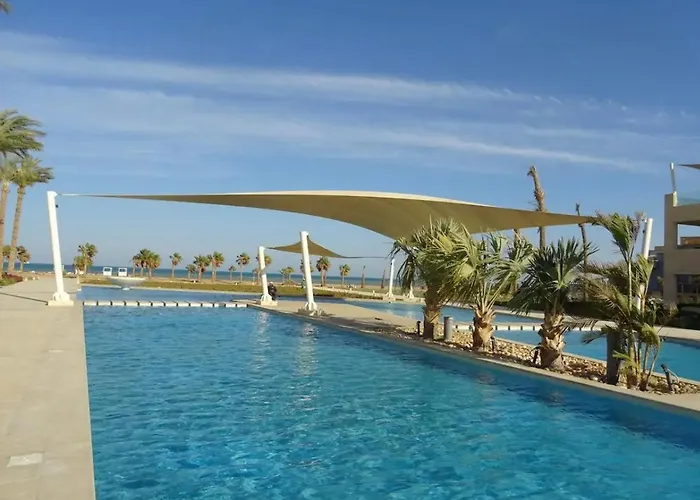 Apartman Fabulous Sea View 1 Bedroom & Private Garden To The Pool At Mangroovy